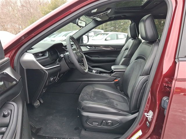 Used 2023 Jeep Grand Cherokee L Laredo image 14