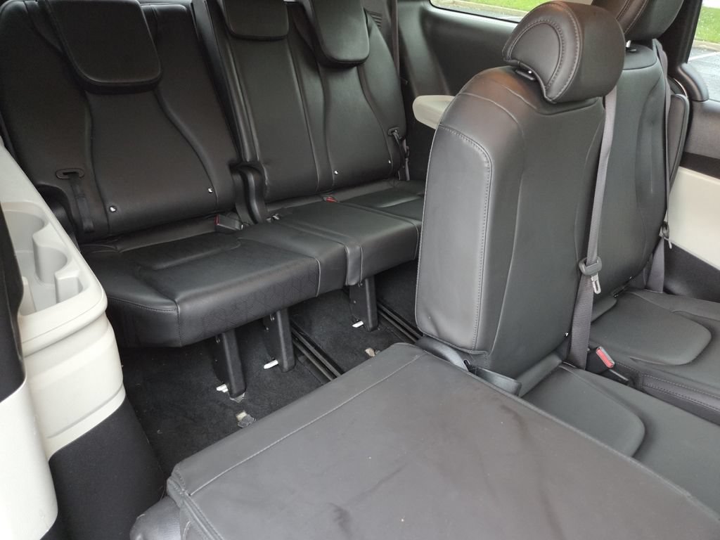 Used 2024 Kia Carnival LX FWD image 25