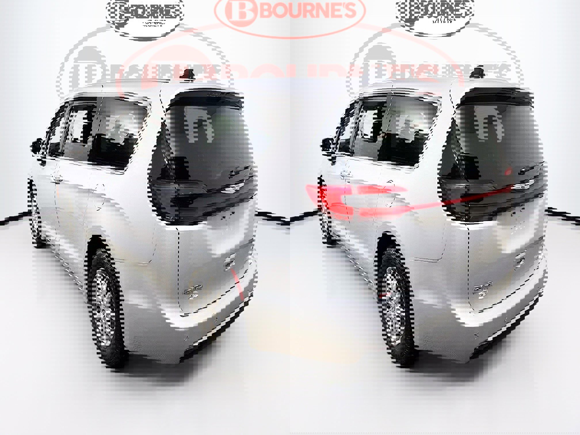 Used 2024 Chrysler Pacifica Touring-L image 9