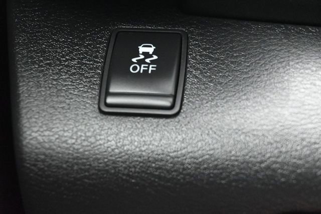 Used 2018 Nissan Kicks SR FWD image 20
