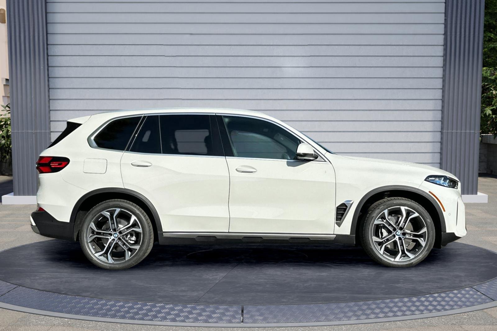 New 2026 BMW X5 sDrive40i w/ Climate Comfort Package image 3