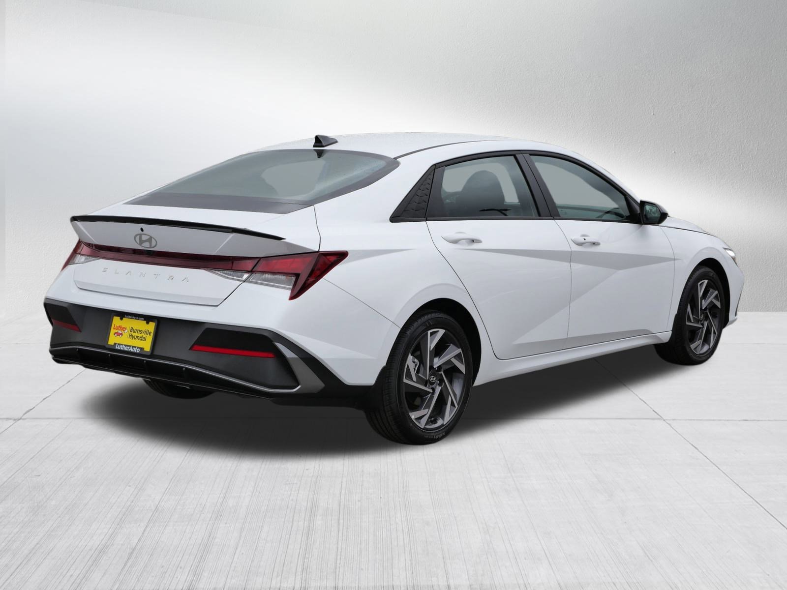 Used 2025 Hyundai Elantra Sport image 7