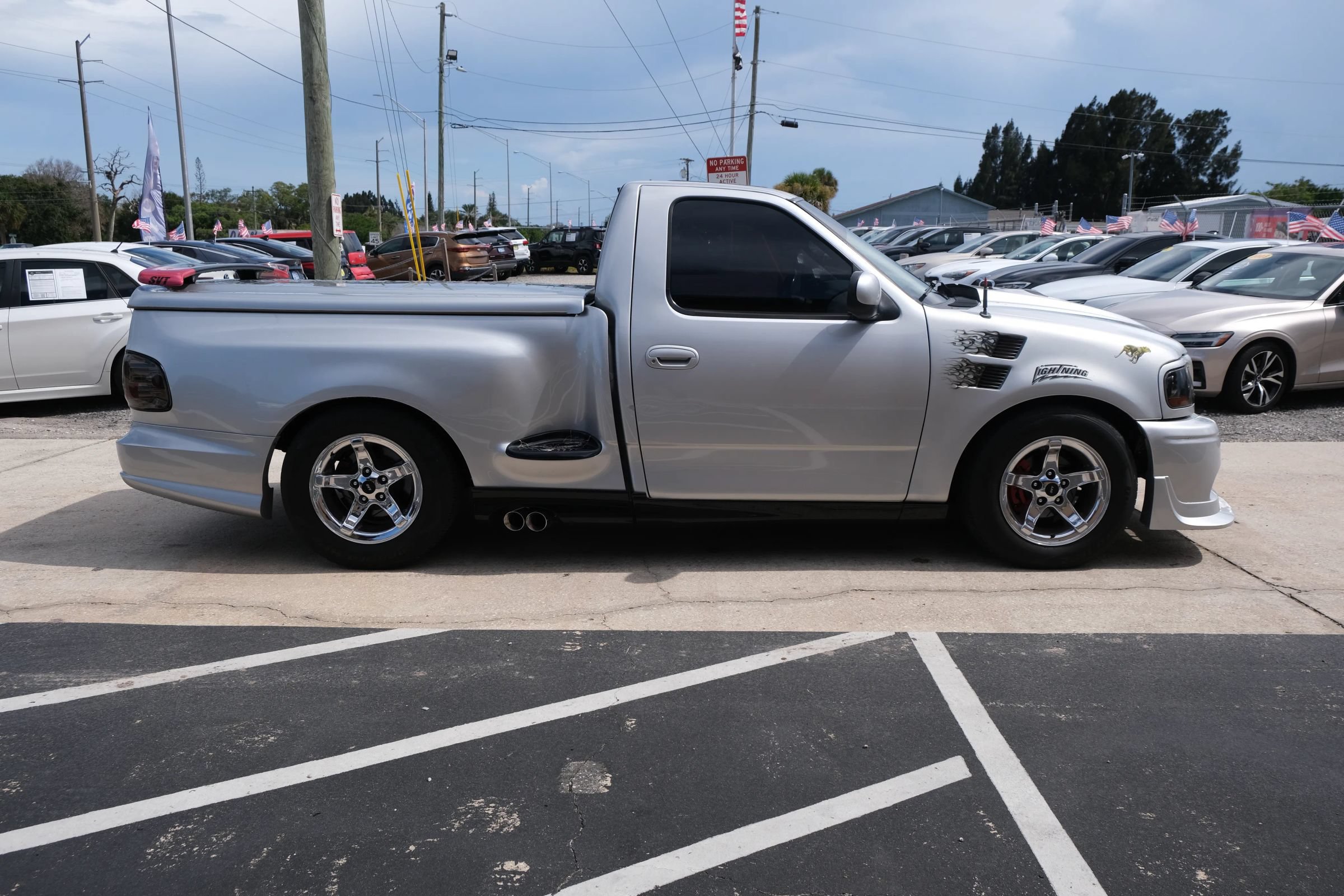 Used 2001 Ford F150 Lightning RWD image 4