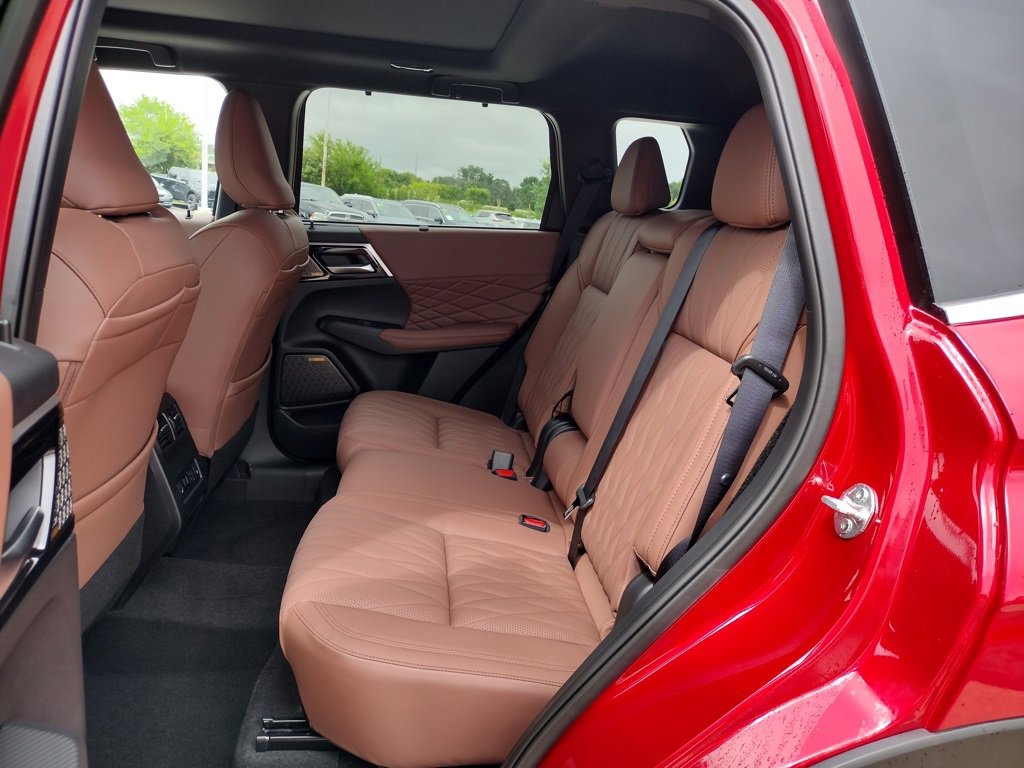 New 2025 Mitsubishi Outlander SEL image 9