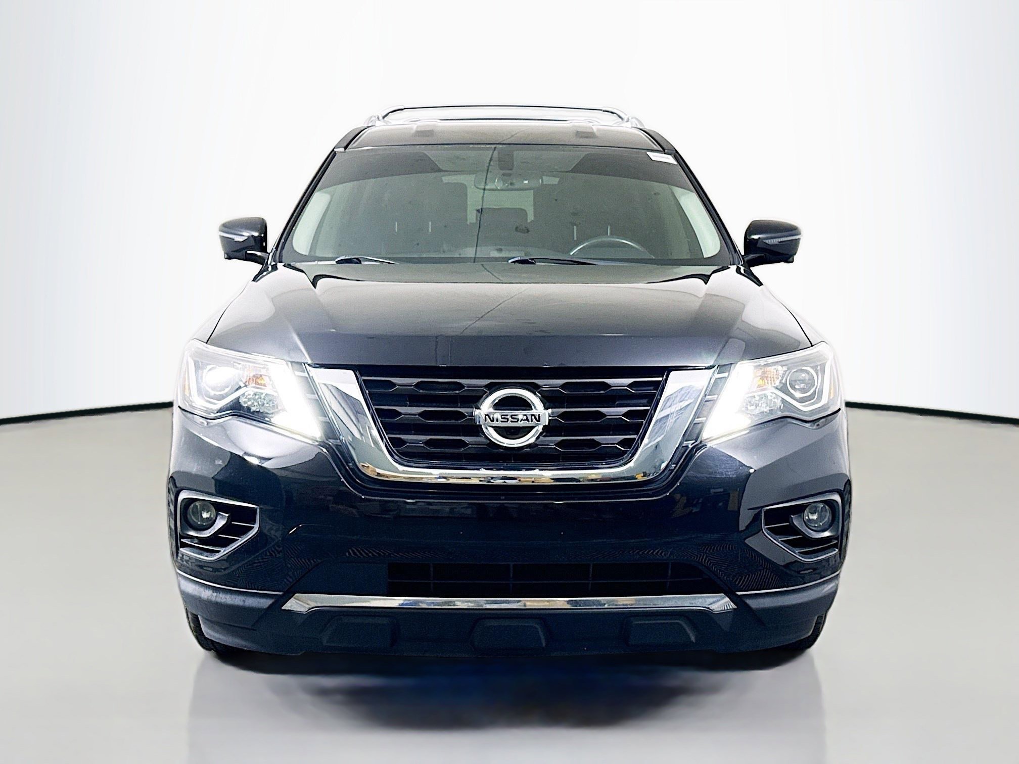 Used 2020 Nissan Pathfinder SL image 2