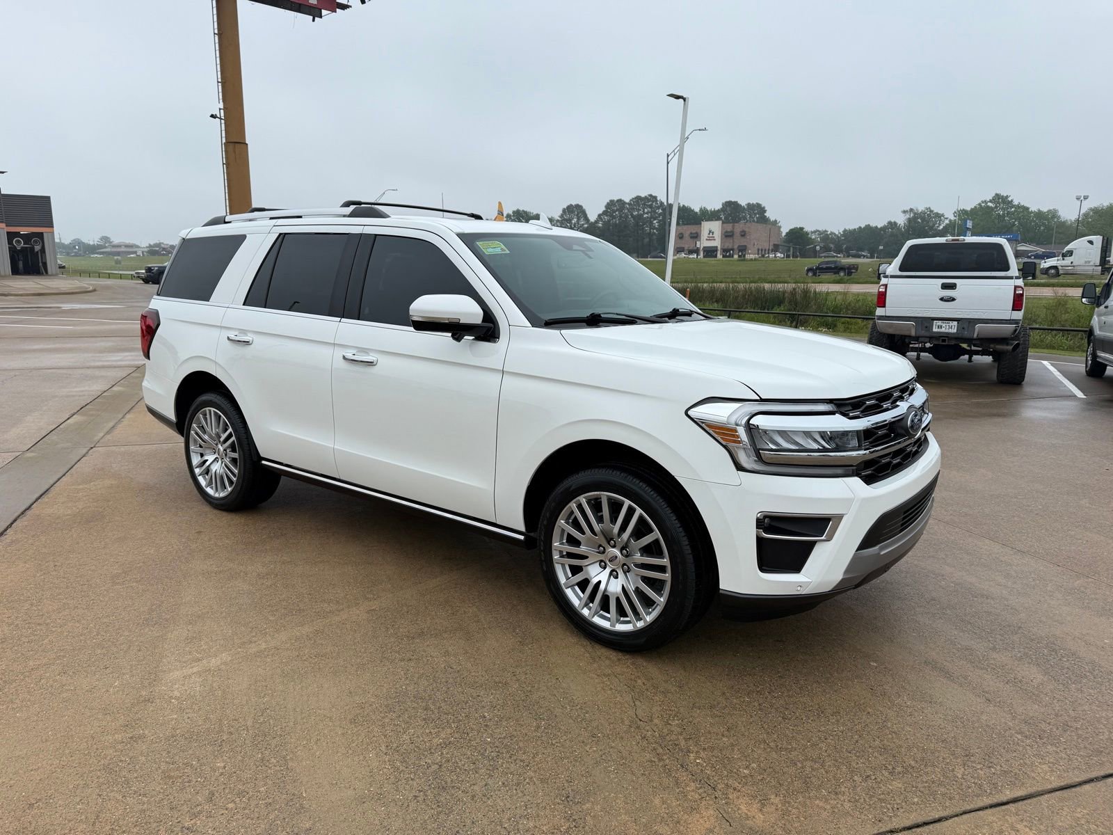 Certified 2024 Ford Expedition Limited RWD image 3