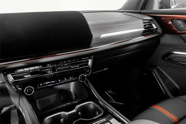 Used 2026 Chevrolet Traverse RS image 18