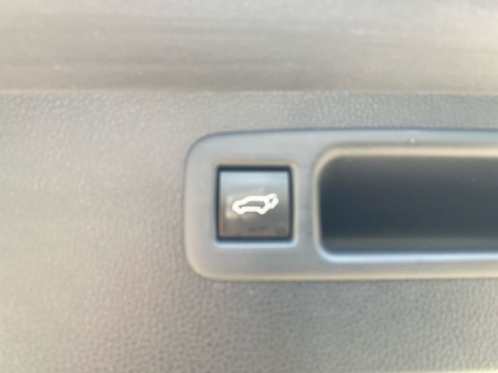 Used 2021 Toyota Highlander XLE AWD/4WD image 34