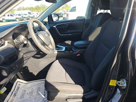 Used 2019 Toyota RAV4 LE image 4