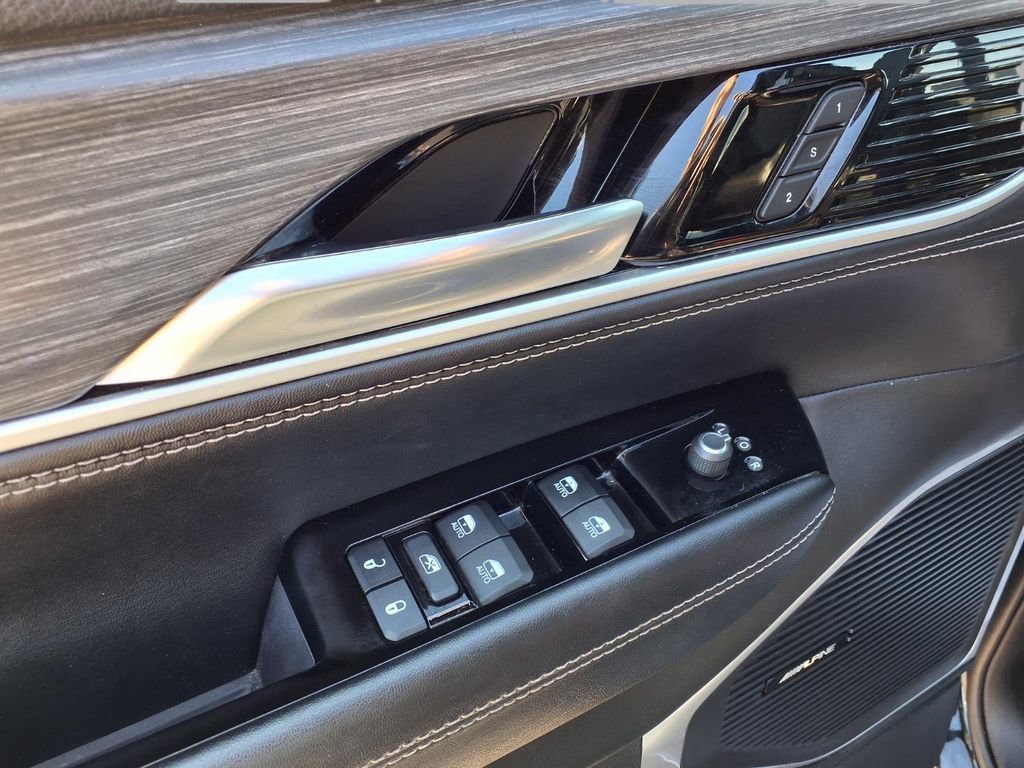 Used 2024 Jeep Wagoneer Series II w/ Flexible Seating Group image 21