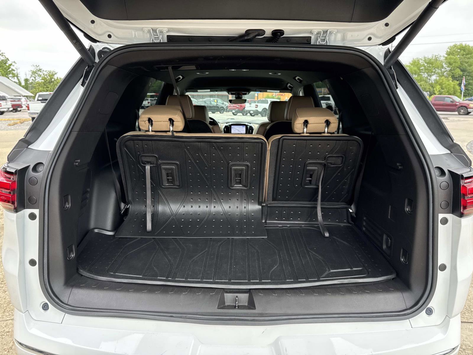 Used 2022 Chevrolet Traverse Premier w/ LPO, Floor Liner Package FWD image 8
