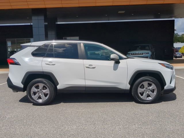 Used 2022 Toyota RAV4 XLE AWD/4WD image 3