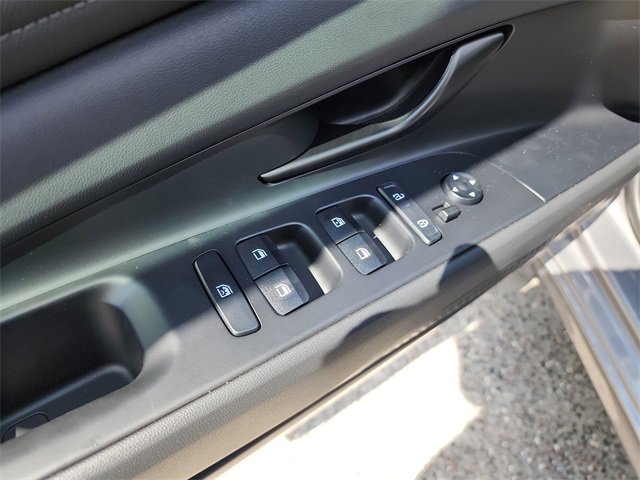 New 2025 Hyundai Elantra SEL image 13