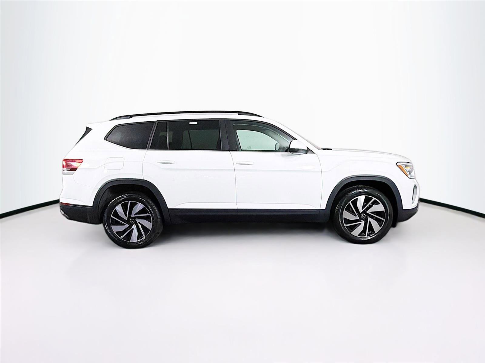 Used 2024 Volkswagen Atlas SE image 8