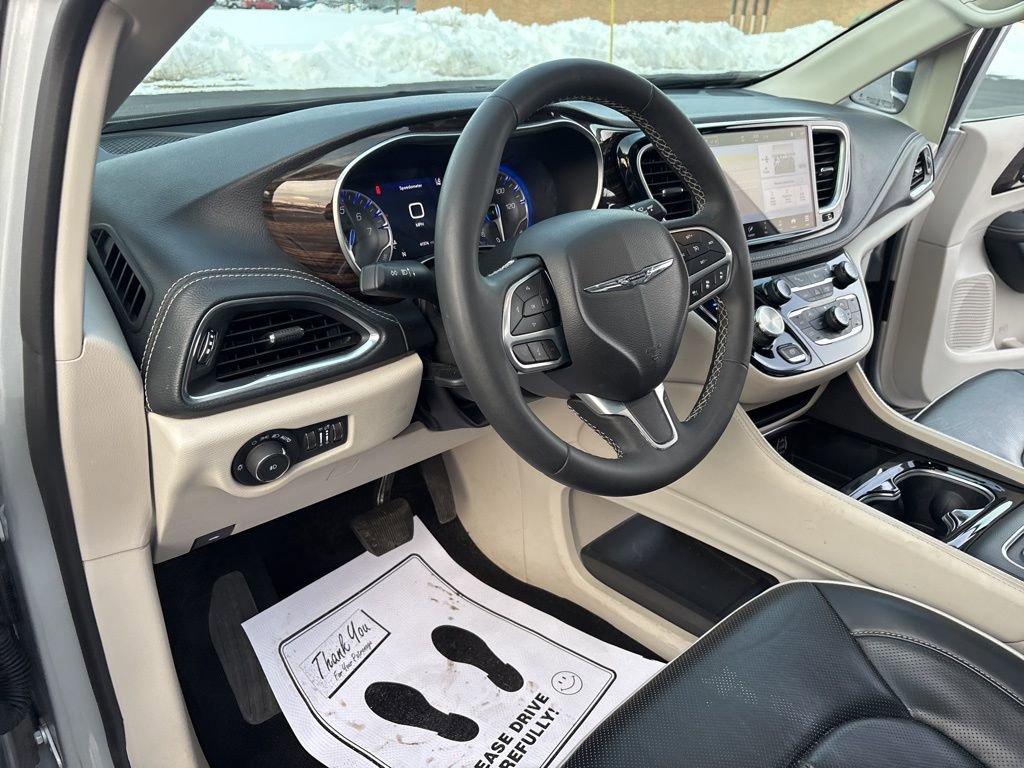 Used 2024 Chrysler Pacifica Limited FWD image 45