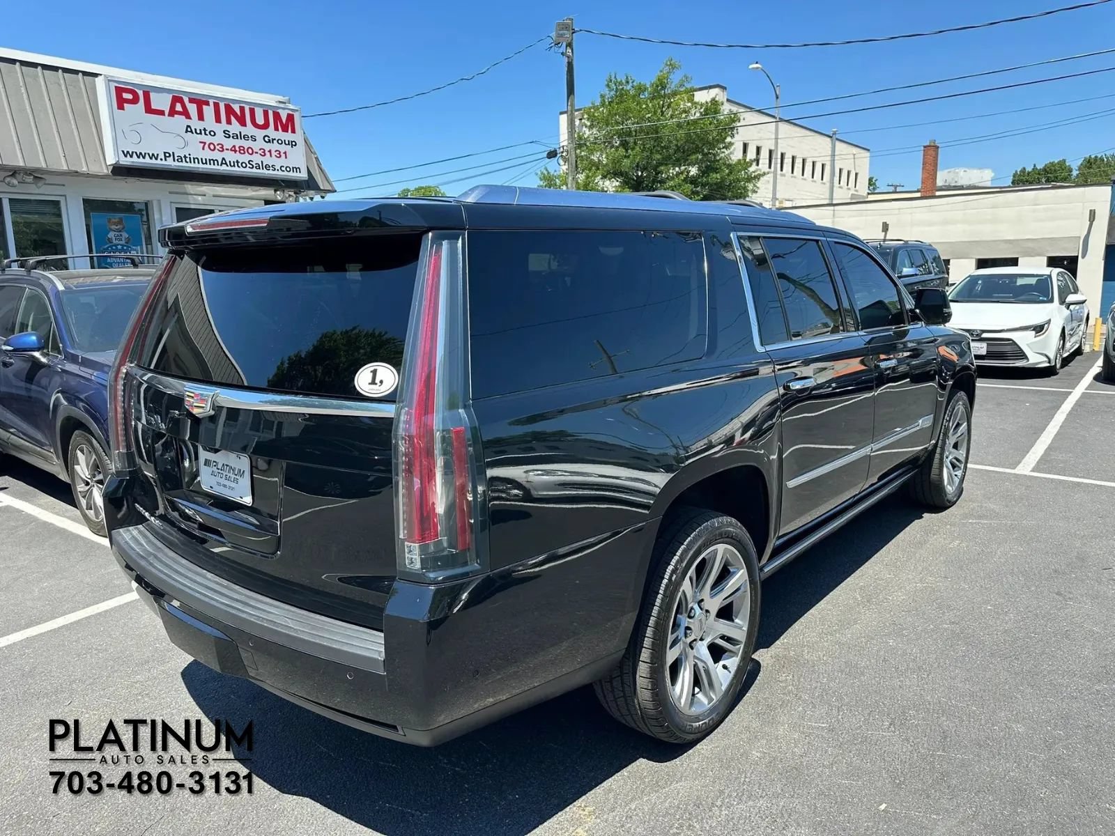 Used 2017 Cadillac Escalade ESV Premium Luxury AWD/4WD image 5