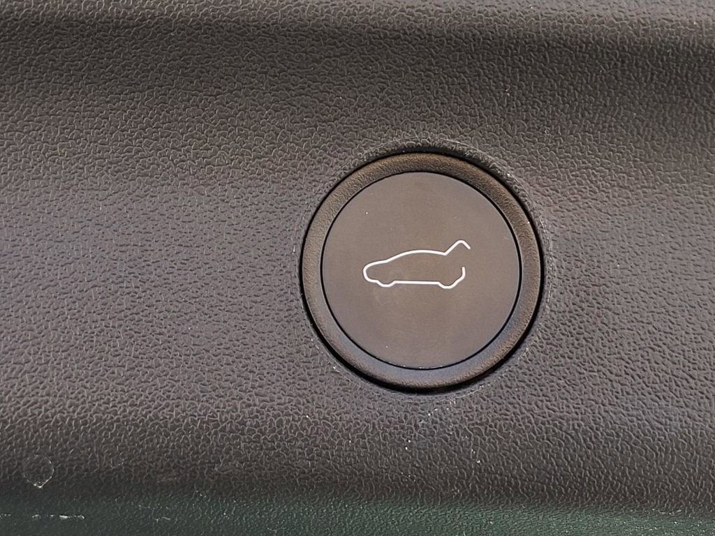 Used 2022 Tesla Model Y Long Range image 12