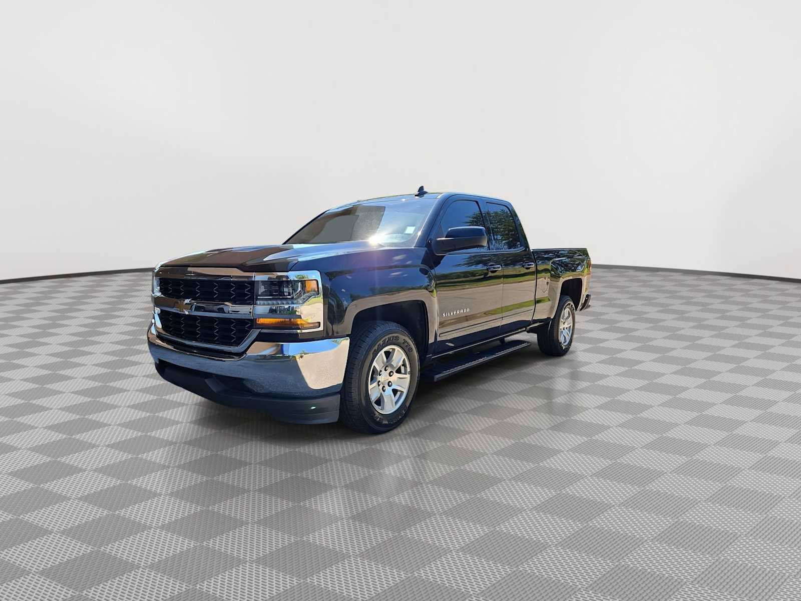 Used 2019 Chevrolet Silverado 1500 LT RWD image 4