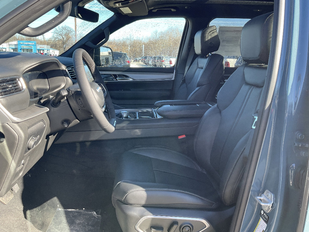 New 2026 Jeep Grand Wagoneer 4WD w/ Premium Group I image 8