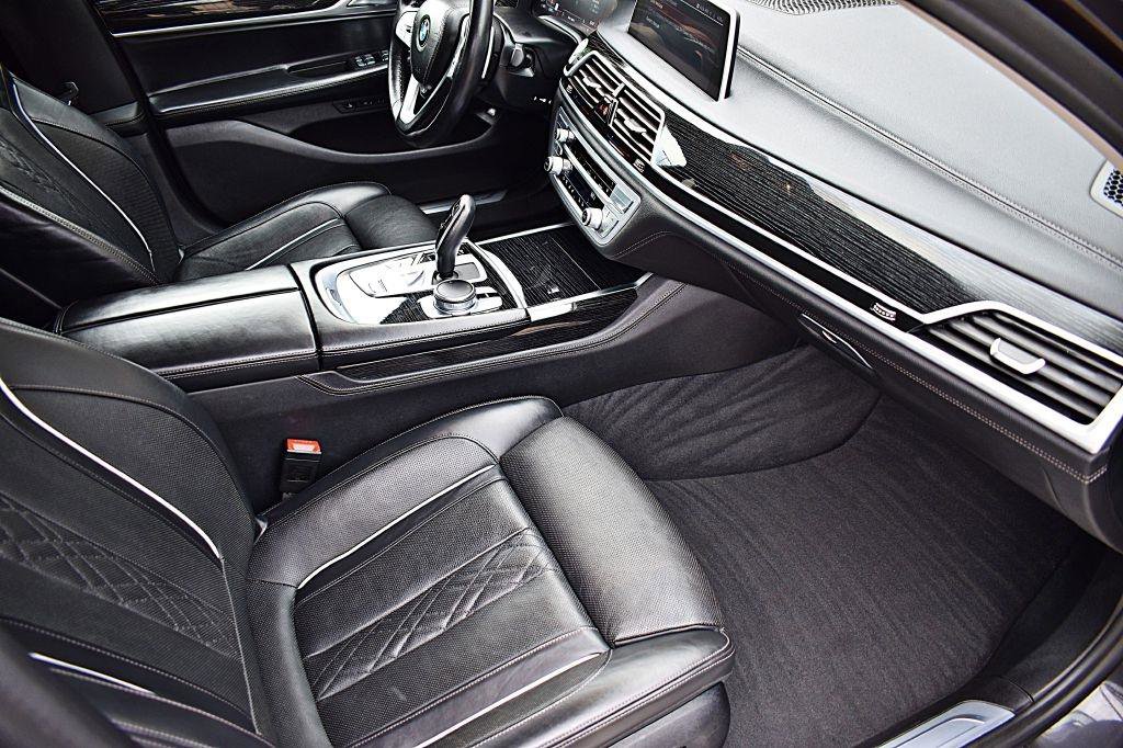 Used 2022 BMW 740i RWD image 20