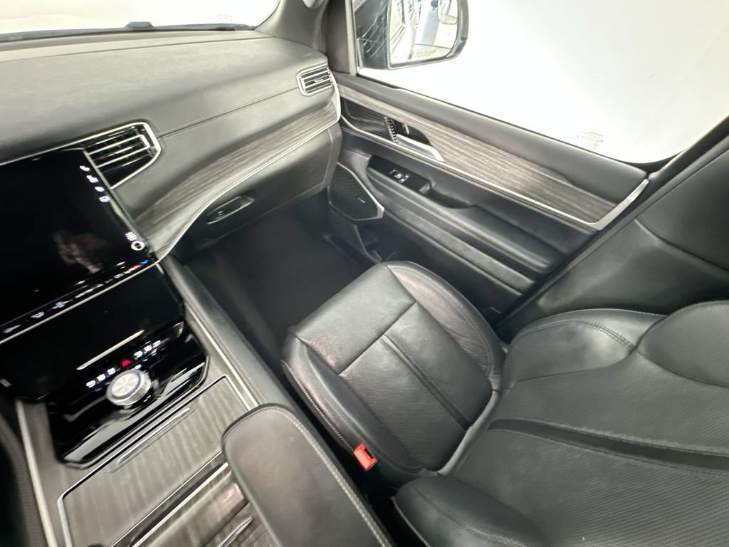 Used 2024 Jeep Wagoneer L Series II w/ Flexible Seating Group RWD image 11
