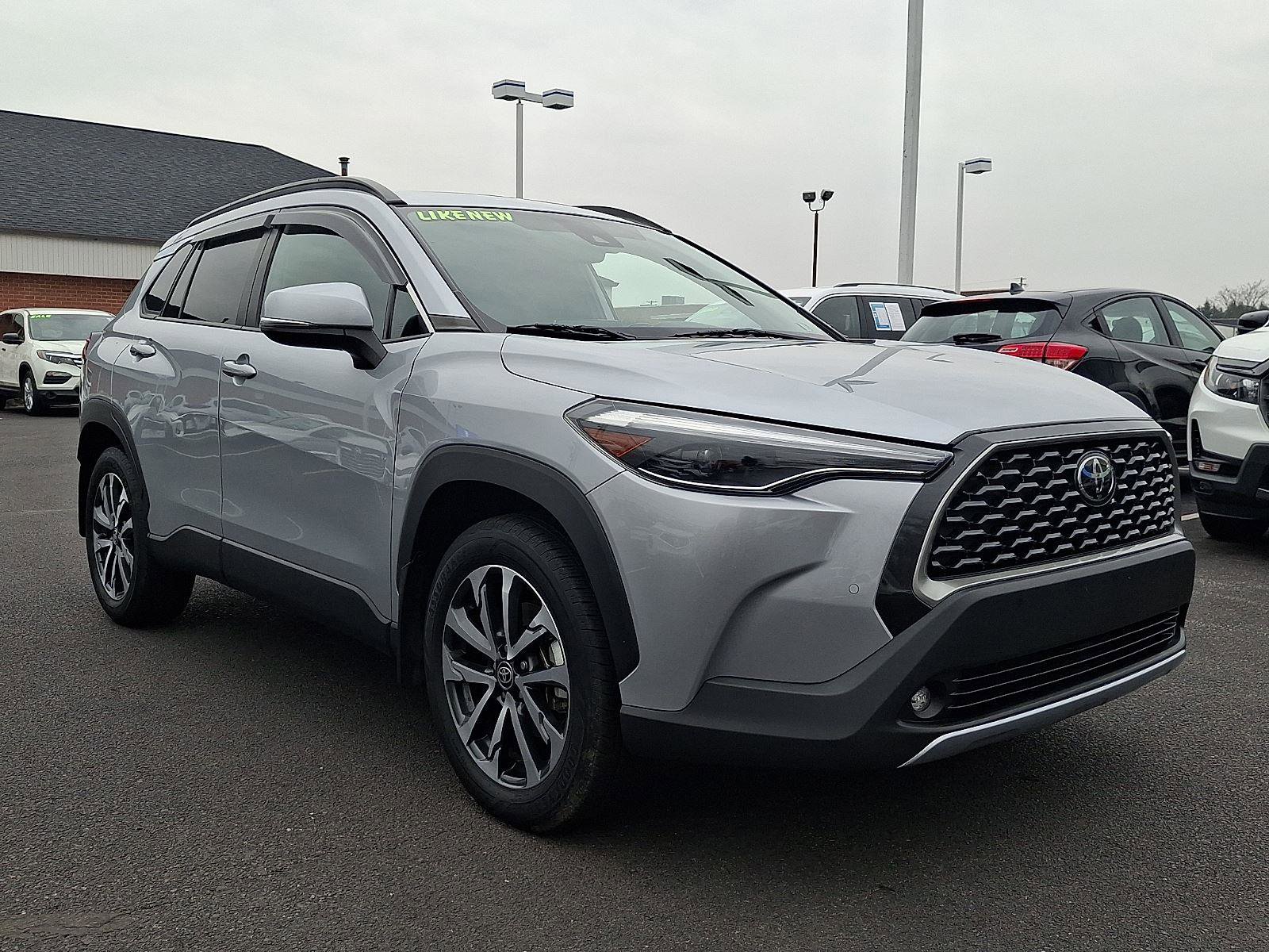 Used 2022 Toyota Corolla Cross XLE w/ Convenience Package image 3