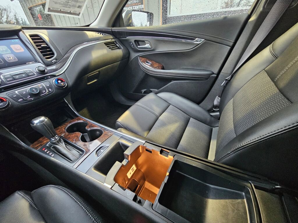 Used 2015 Chevrolet Impala LT FWD image 32