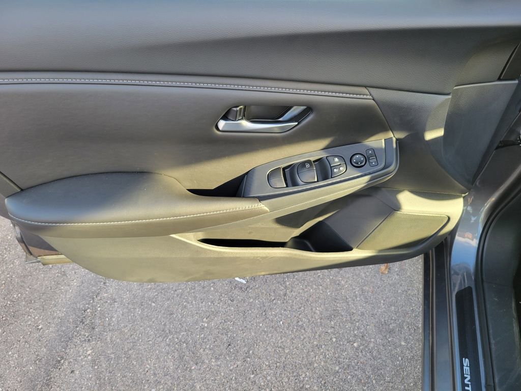 Used 2025 Nissan Sentra SV image 15