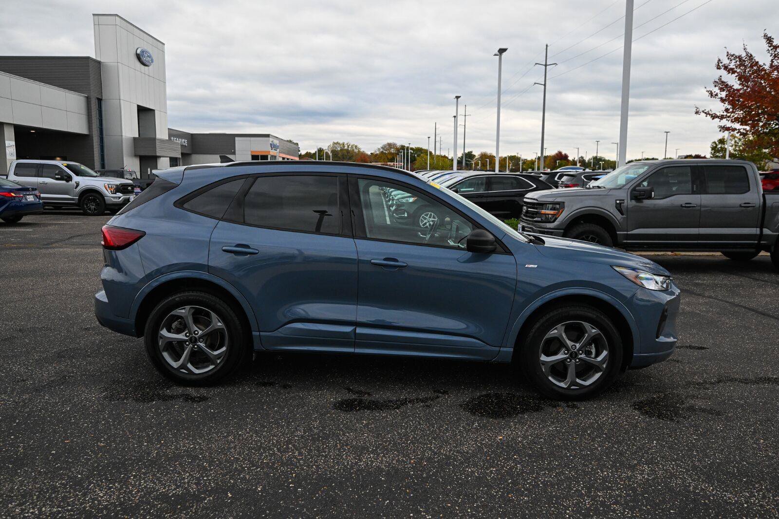 Used 2024 Ford Escape ST-Line w/ Tech Pack #1 AWD/4WD image 3