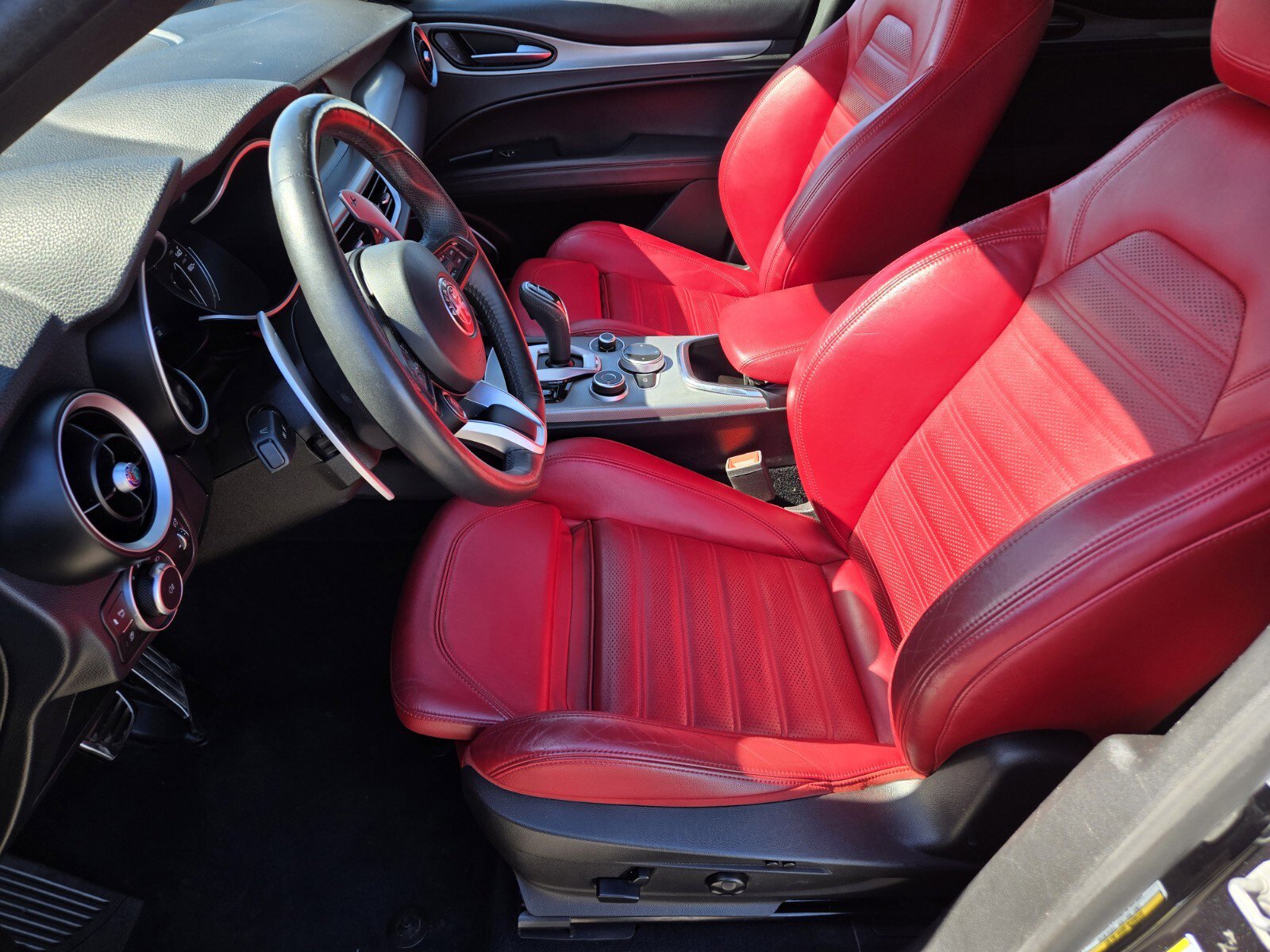 Used 2022 Alfa Romeo Stelvio Veloce image 10