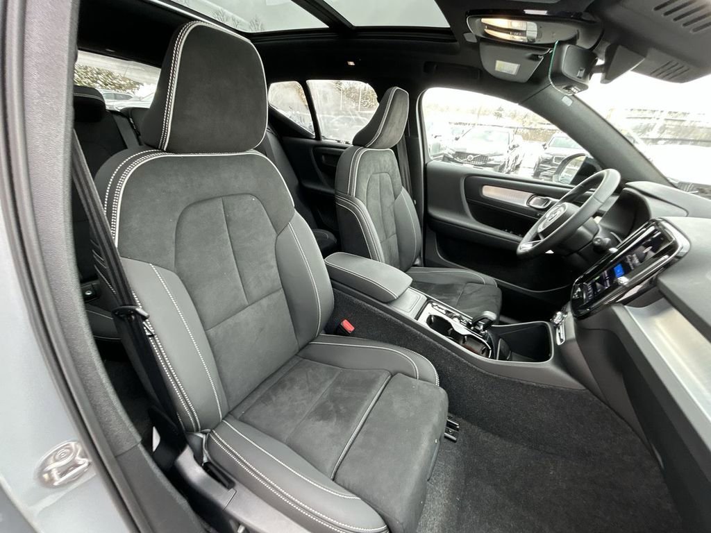 New 2026 Volvo XC40 B5 Ultra AWD/4WD image 25