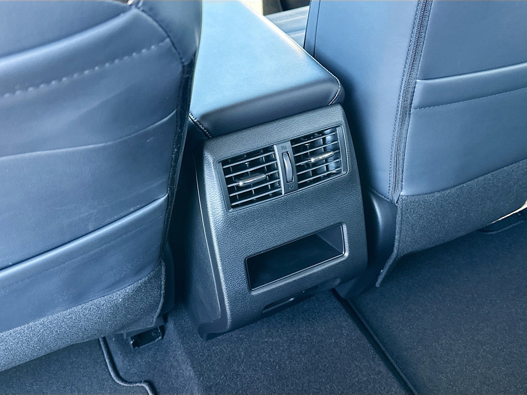 New 2025 Mitsubishi Outlander SE image 19