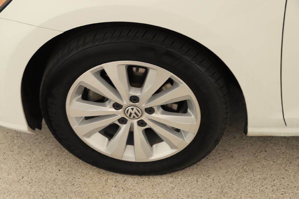 Used 2018 Volkswagen Golf SE FWD image 32