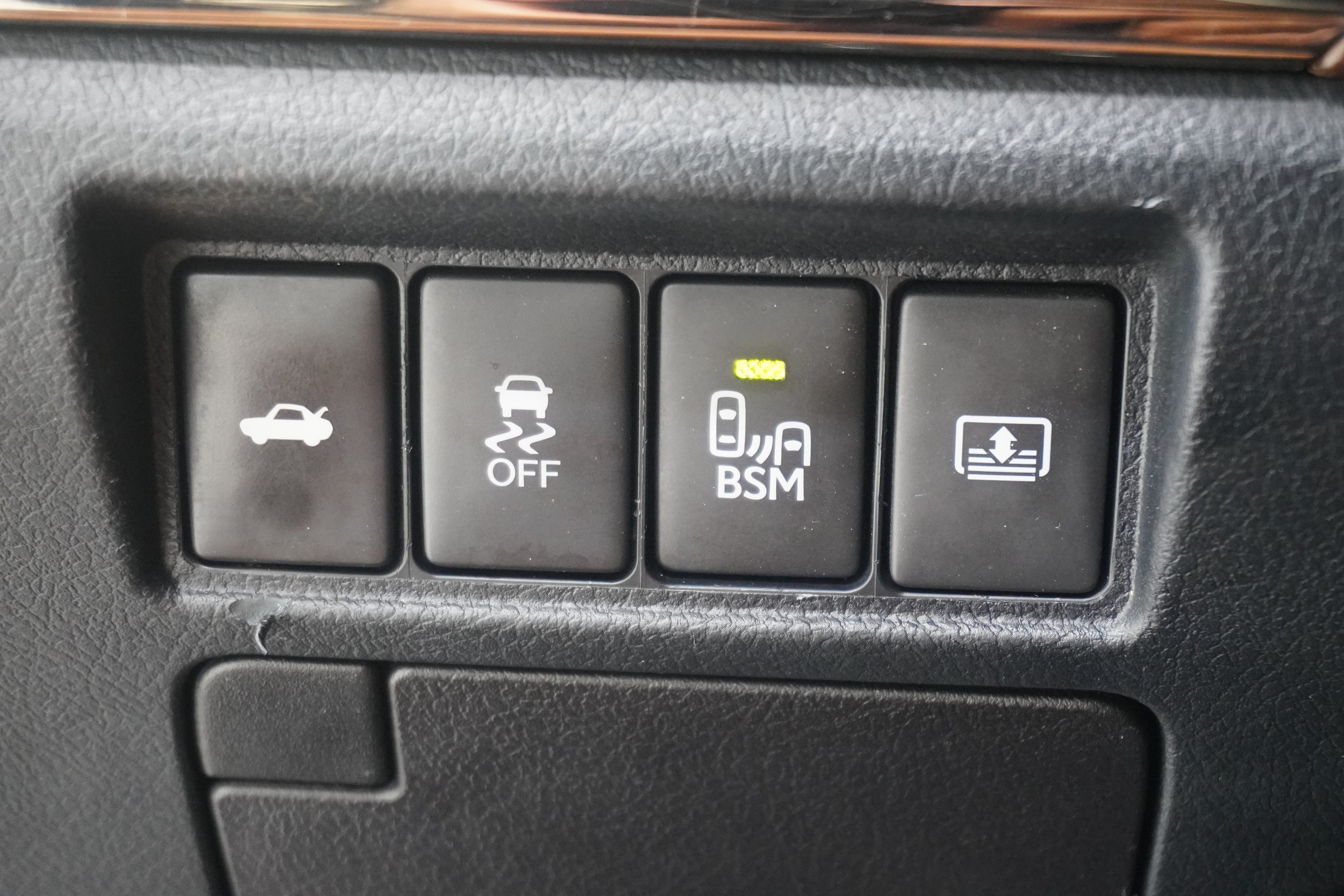 Used 2015 Toyota Avalon Limited w/ Technology Package FWD image 28