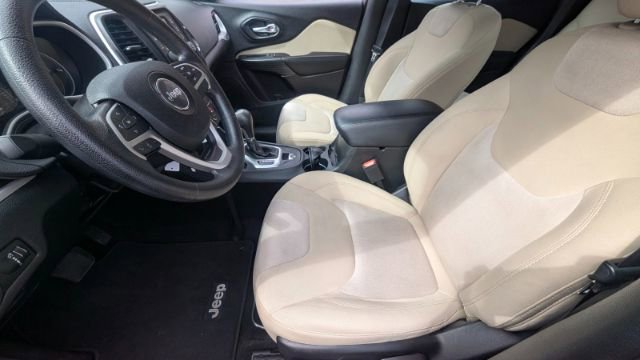 Used 2016 Jeep Cherokee Sport image 16