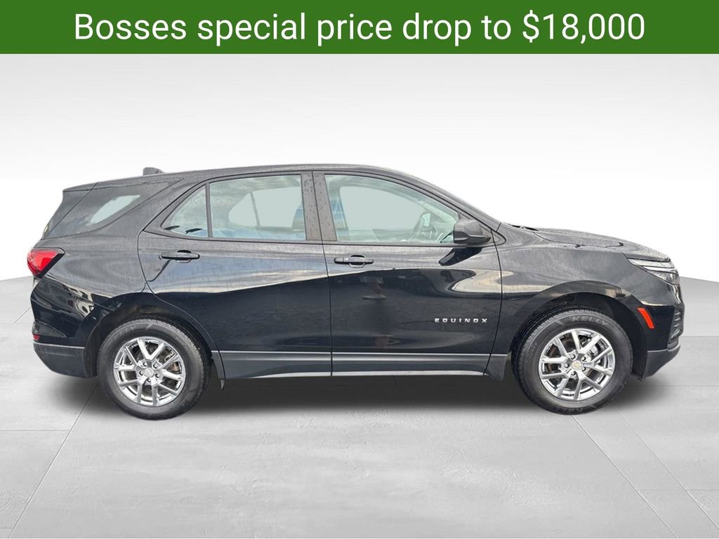 Used 2023 Chevrolet Equinox LS AWD/4WD image 2
