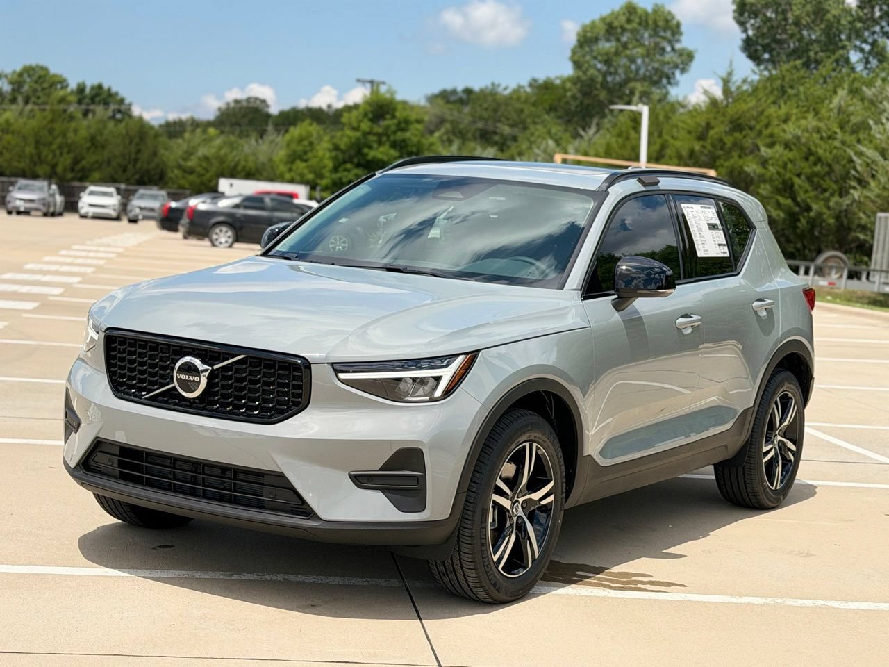 New 2026 Volvo XC40 B4 Core w/ Climate Package FWD image 3