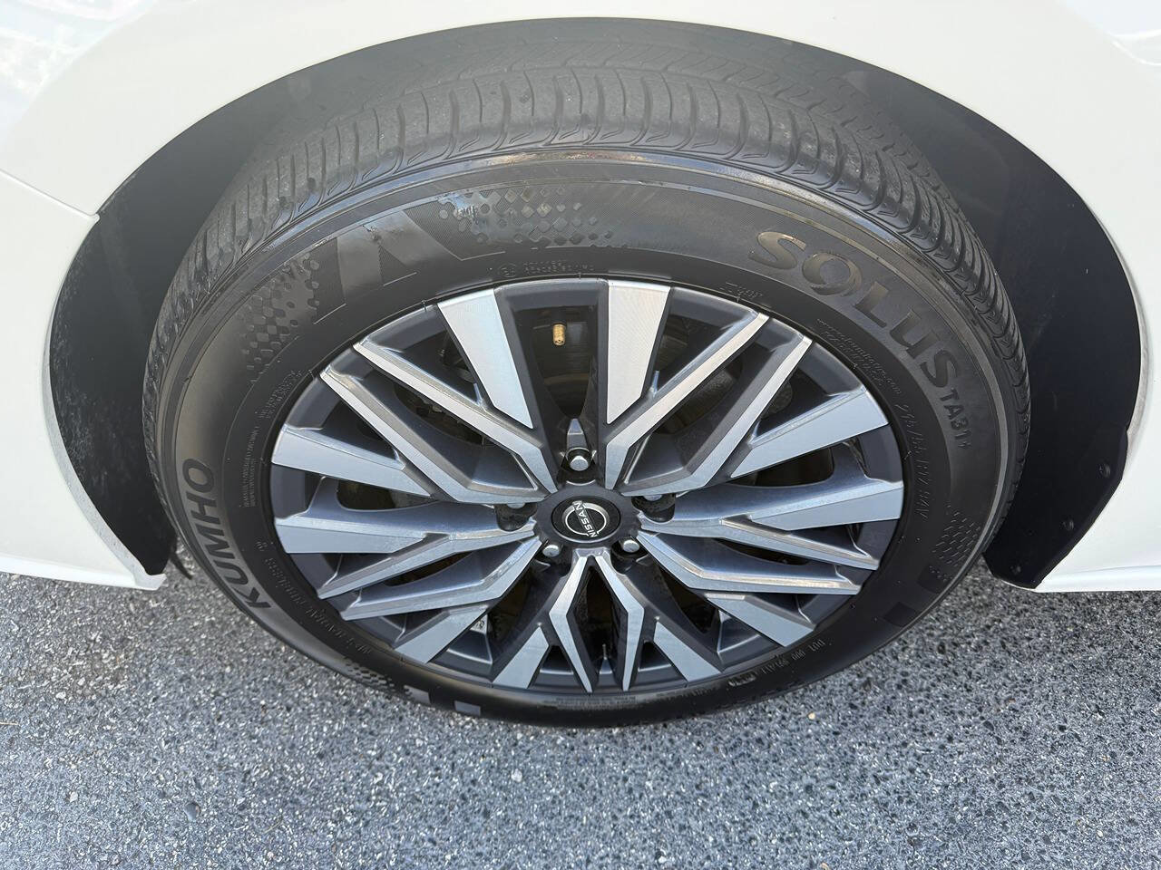 Used 2025 Nissan Altima 2.5 SV image 10