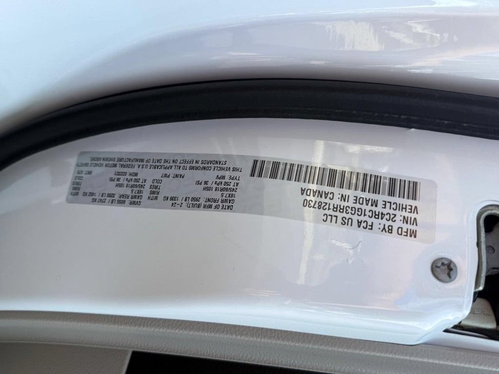 Used 2024 Chrysler Pacifica Limited FWD image 28