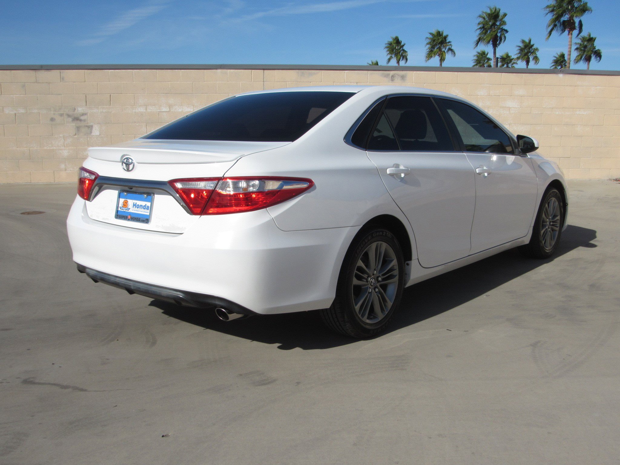 Used 2016 Toyota Camry image 5