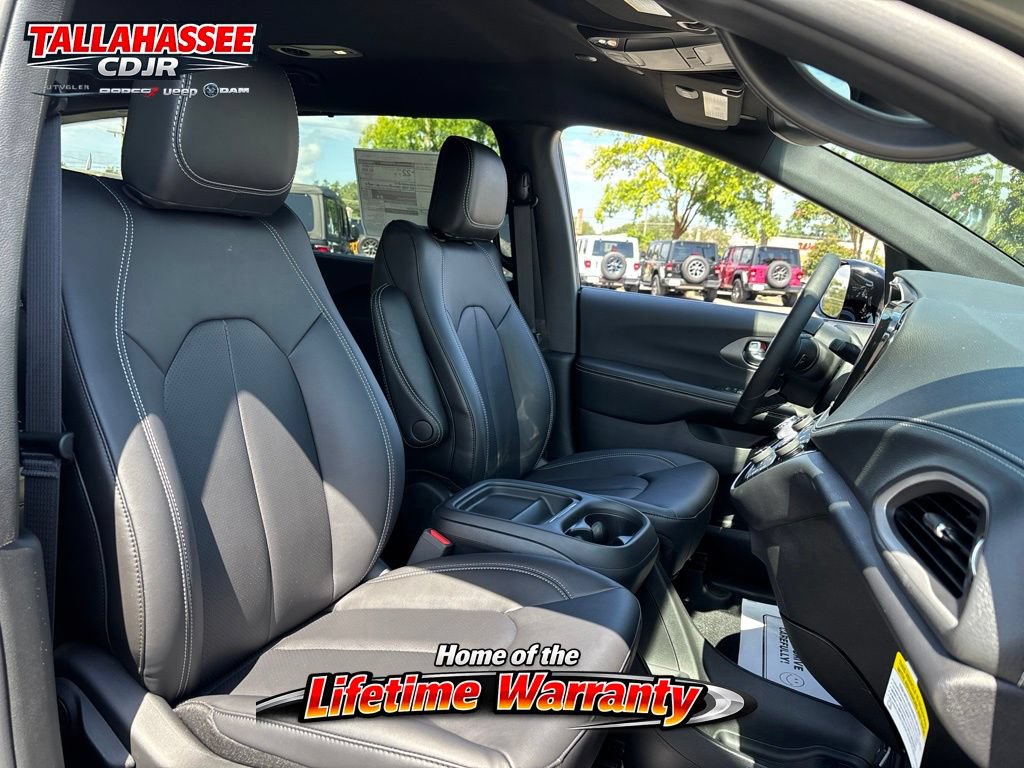 New 2027 Chrysler Pacifica Select FWD image 35