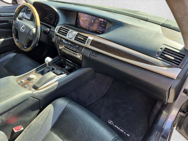 Used 2015 Lexus LS 460 w/ Comfort Package RWD image 22