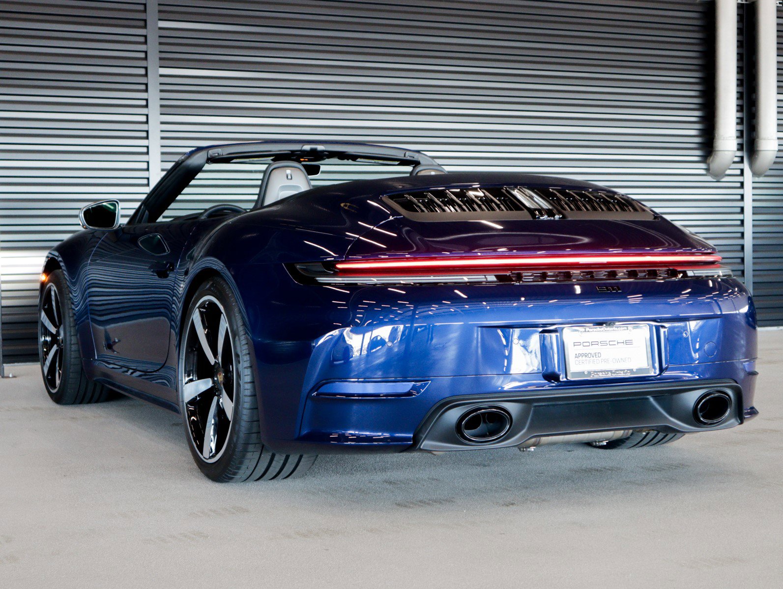 Used 2025 Porsche 911 Carrera T image 3