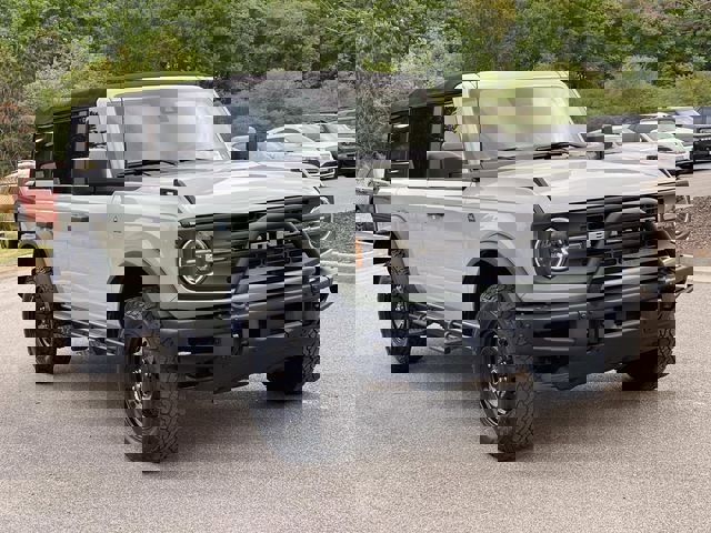 Used 2022 Ford Bronco Black Diamond image 2