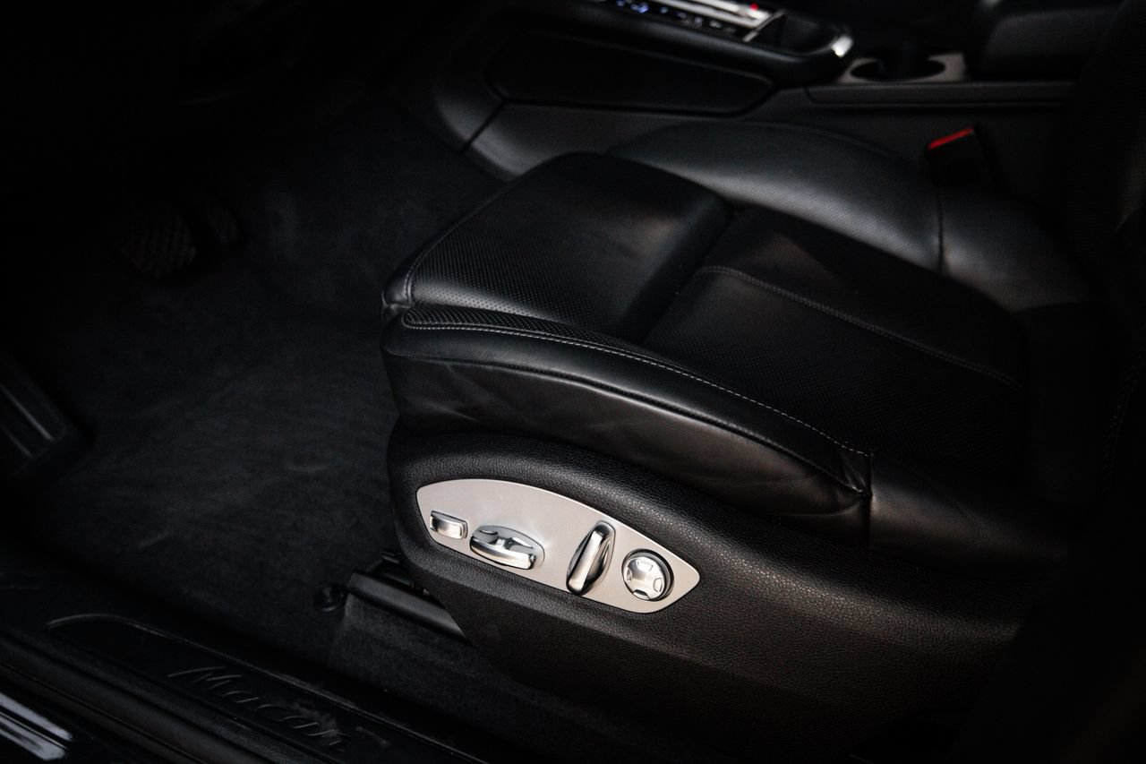 Certified 2024 Porsche Macan AWD/4WD image 14