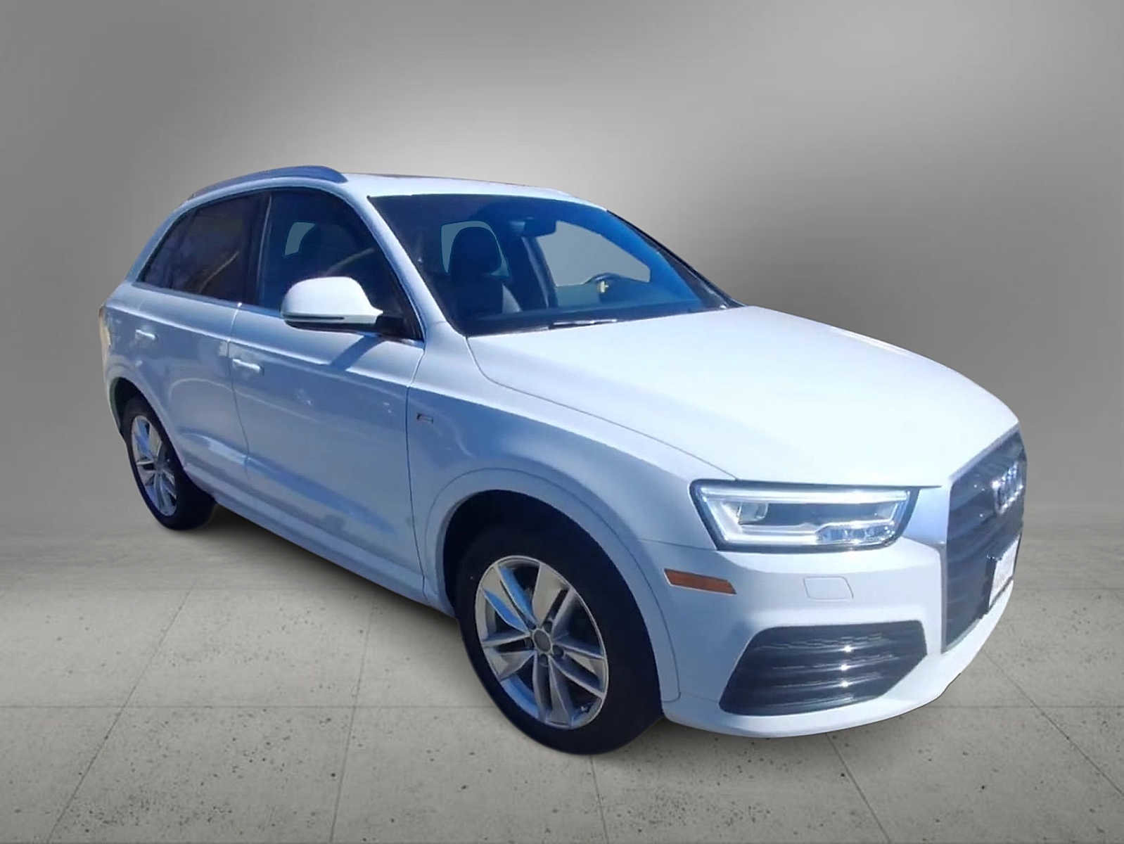 Used 2018 Audi Q3 2.0T Premium Plus w/ Premium Plus Package image 2
