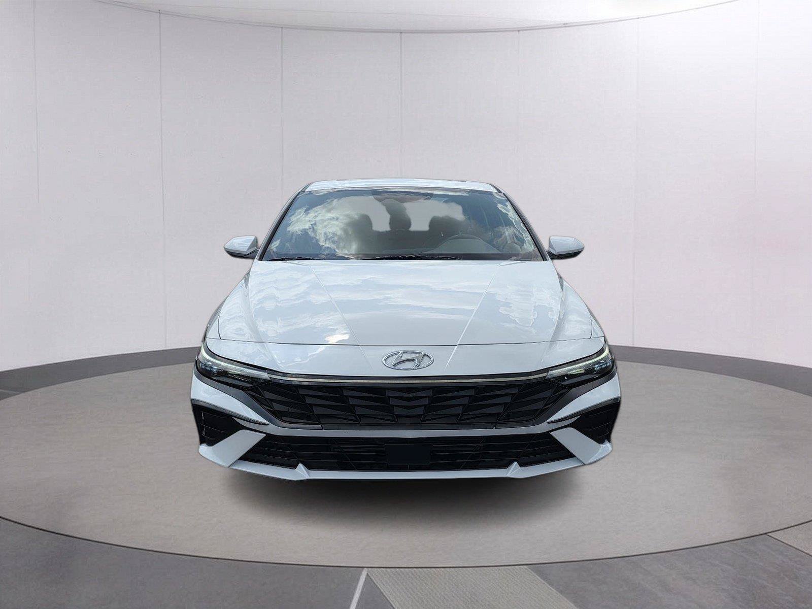 Used 2025 Hyundai Elantra SEL FWD image 2