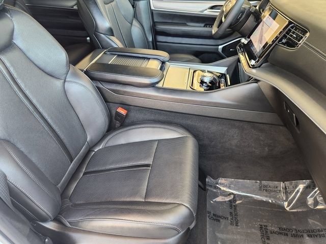 Used 2025 Jeep Wagoneer L Series II AWD/4WD image 19