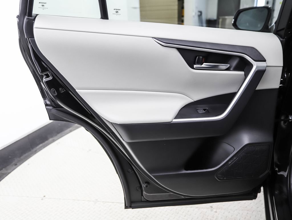 Used 2023 Toyota RAV4 XLE Premium image 18