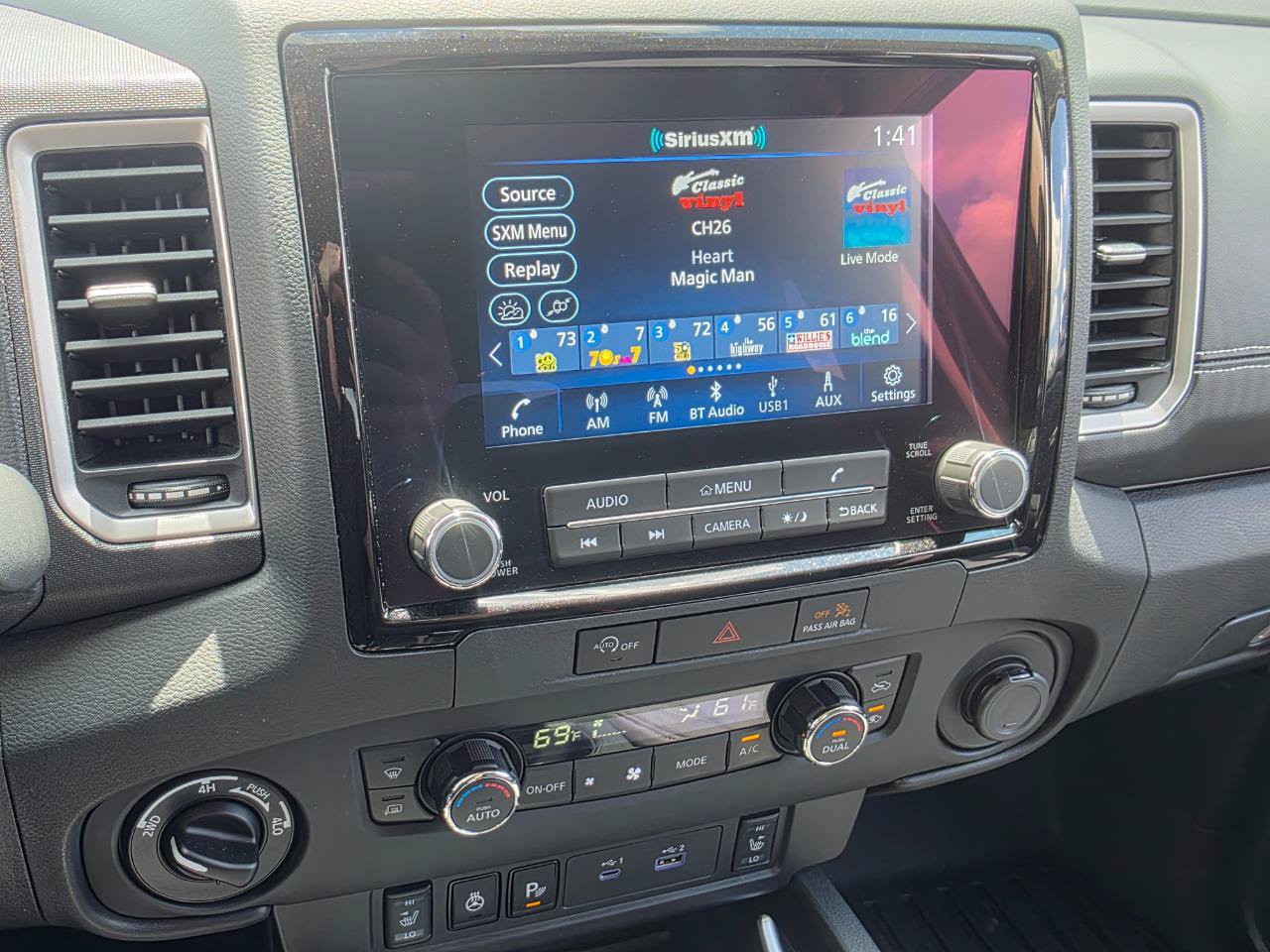 Used 2023 Nissan Frontier SV w/ SV Convenience Package AWD/4WD image 9